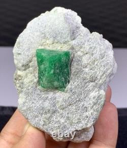 Pièce unique de spécimen de cristal d'émeraude du Pakistan (209 grammes)