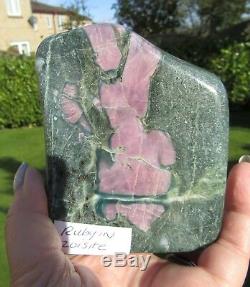 Ruby In Zoisite Poli Pièce Debout Superbe Aaa + Qualité 607g 10.5 X 8.5cms