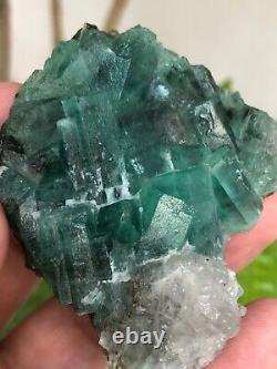 Spécimen de cristal d'émeraude naturelle d'origine Chitral, parfait, 1 pièce, poids de 90 grammes.