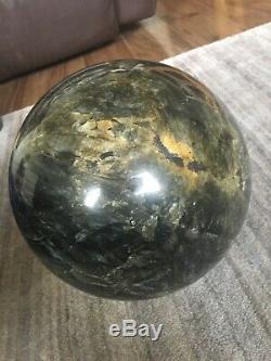 Sphère En Cristal De Labradorite Naturelle Malgache / Pièce Massive De 12,2 KG