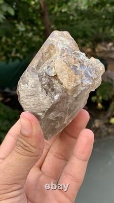 Superbe pièce de cristal de quartz fumé avec terminaison gravée du Pakistan