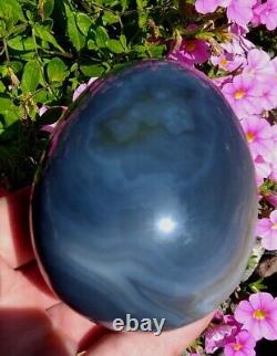 Superbe œuf géode en cristal d'agate bleue de l'Uruguay, poids d'affichage de 1 lb 4 oz.