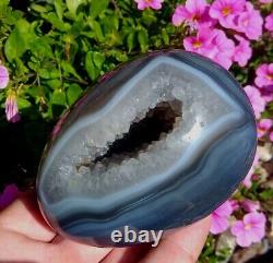Superbe œuf géode en cristal d'agate bleue de l'Uruguay, poids d'affichage de 1 lb 4 oz.