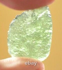 Très Rare Genuine Piece De Moldavite Naturel 1,77 Gm 2,1 X 1,4 Cms Tektite #23