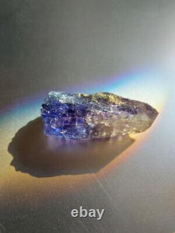 Un cristal de Tanzanite naturelle A+ de grande taille des collines de Merelani, Tanzanie.