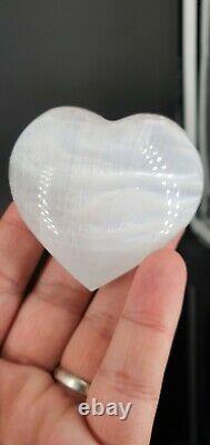 Vente En Gros 22 Pièces De 60 MM Selenite Crystal Heart Poli Palm Stone